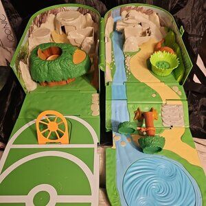 POKEMON CARRYING CASE PLAYSET / GREEN HARD PLASTIC BACKPACK Used Without figures